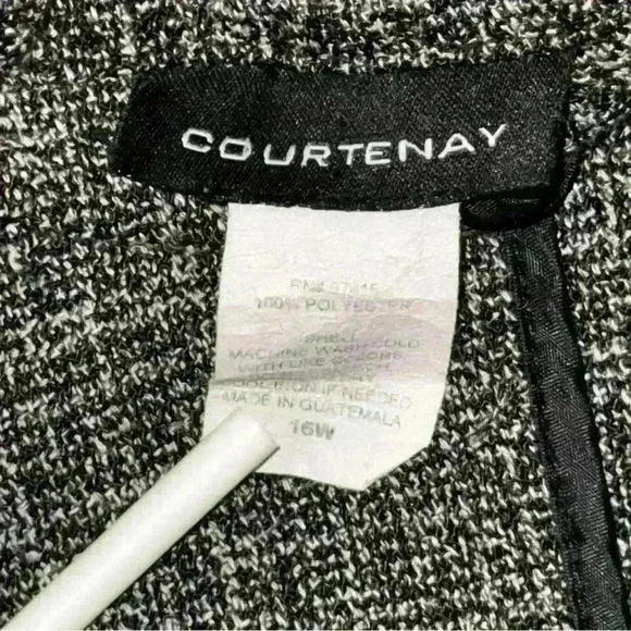 Courtenay Black & White Textured Button-Up Blazer, Size 16W - Picture 5 of 8